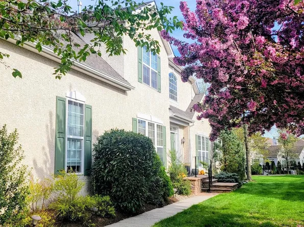 55 Van Artsdalen Dr, Washington Crossing, PA 18977