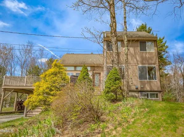 138 Seneca Dr, Becket, MA 01223
