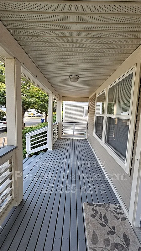 3 bed, 2.0 bath, 1460 sqft, $3,250 — Photo 2