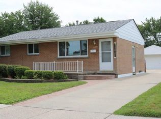23040 Glenbrook St, Saint Clair Shores, MI 48082