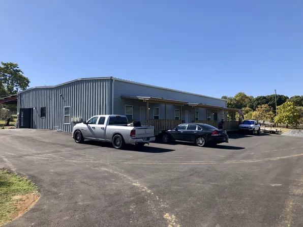 1208 N Church St, Portland, TN 37148