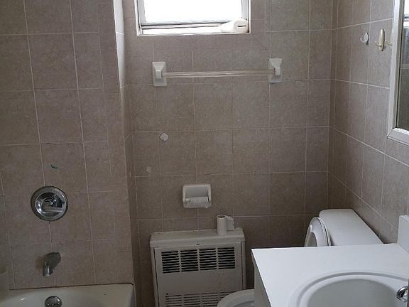 4th image of 1556 Bath Ave