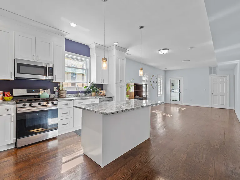 74 Kingsdale St #3 — Photo 2