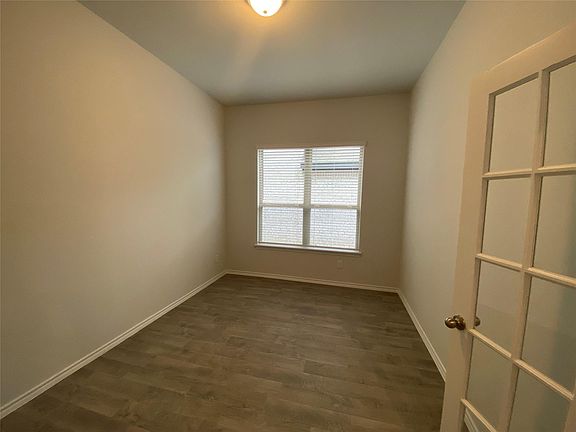 3rd image of 1805 Wayne Ln