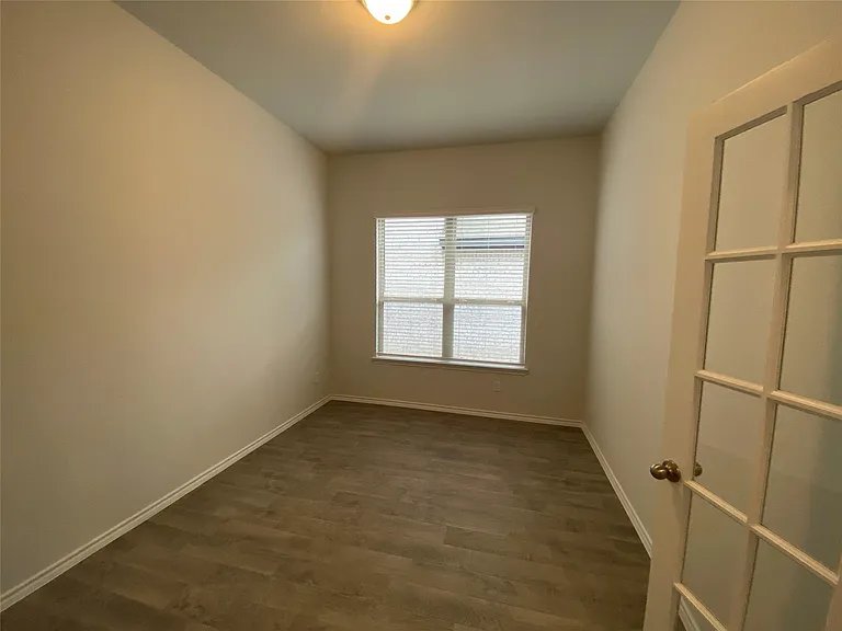 1805 Wayne Ln — Photo 3