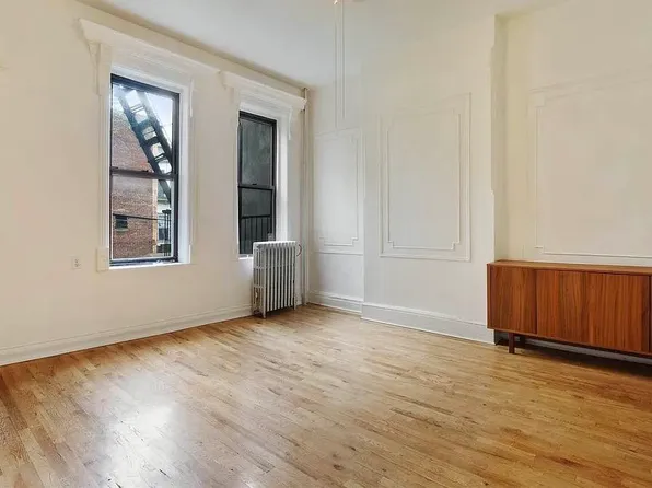 252 Vernon Avenue image 1 of 9