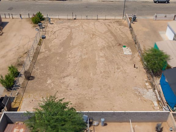 4th image of 335 E Juarez St