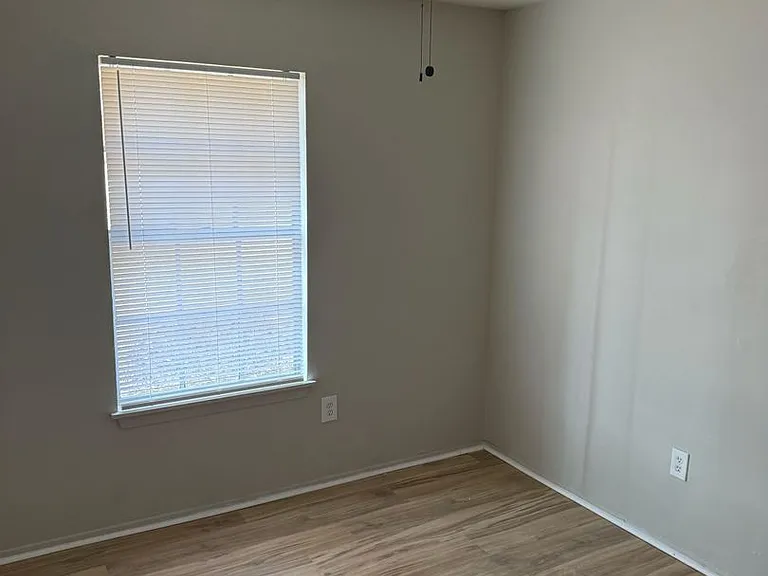 332 N Flag Chapel Rd — Photo 5