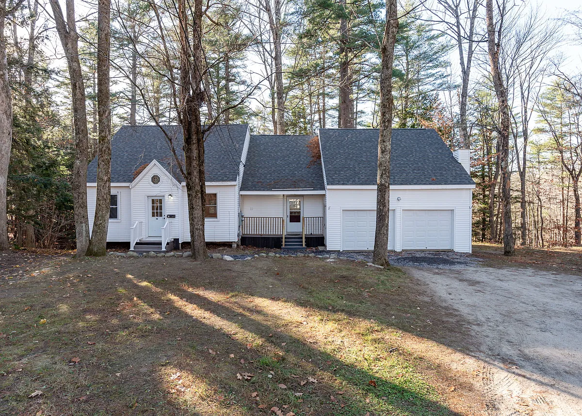Photo 1 of 25 - 8 Western Ave #B - Gorham, ME Primary Photo - 8 Western Ave #B