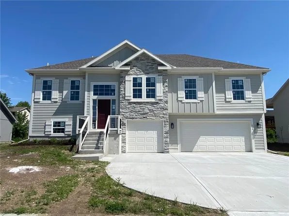 610 E 11th St, Kearney, MO 64060