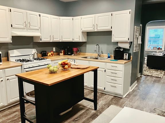 2nd image of 2924 N Ridgeway Ave #1