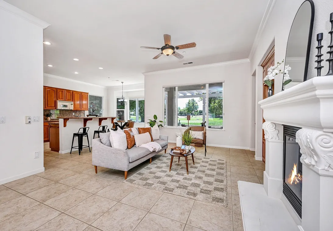 2 bed, 2384 sqft, $3,800 — Photo 3