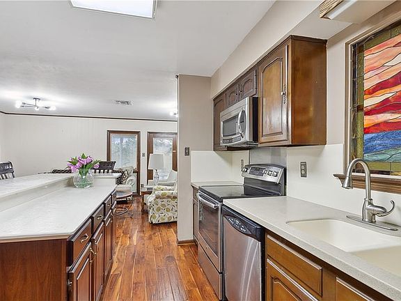 2nd image of 1609 Cleary Ave