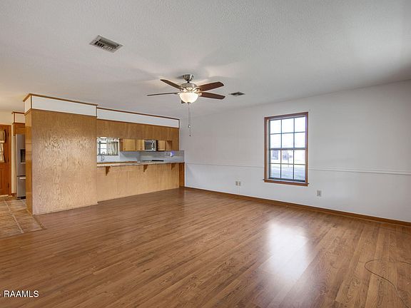 3rd image of 131 Briar Green Dr