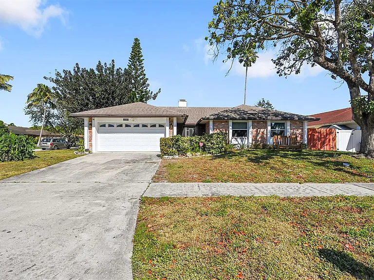 1361 SW 26th Ave — Photo 2