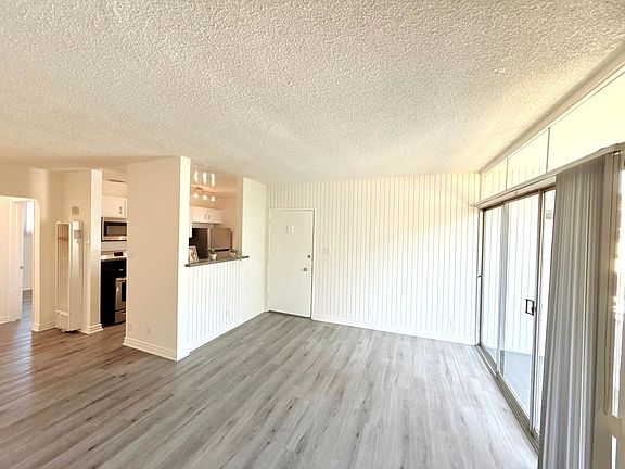 2nd image of 1029 N Ardmore Ave #12
