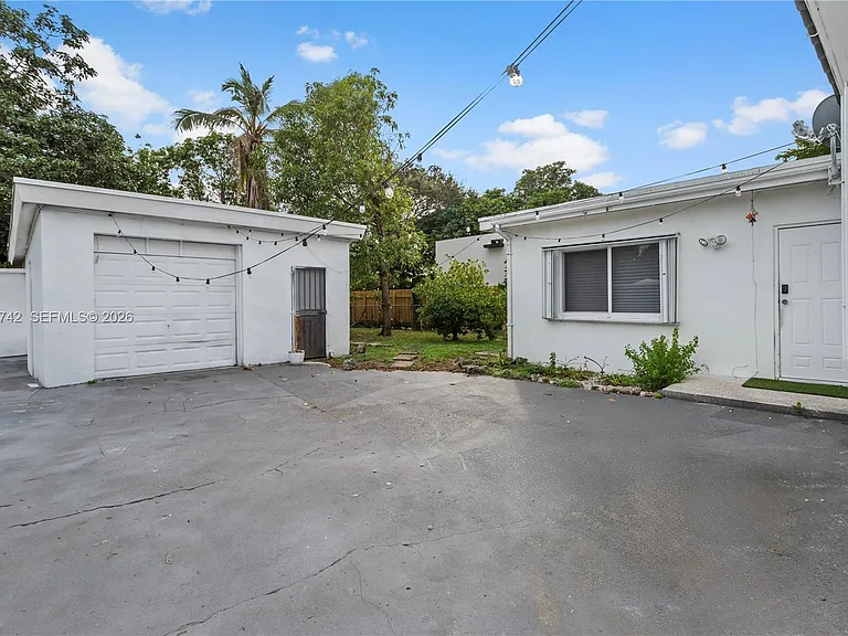 400 NW 47th St — Photo 10