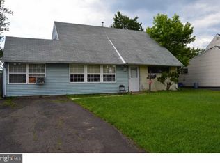 50 Mica Hl, Levittown, PA 19056