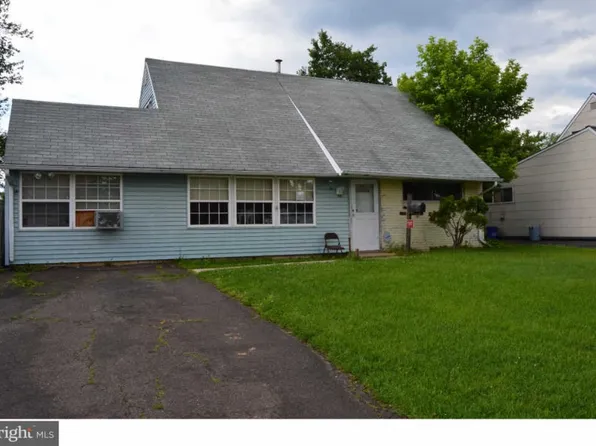 50 Mica Hl, Levittown, PA 19056