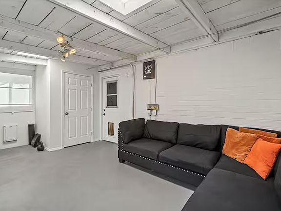 5th image of 334 W Glenrosa Ave