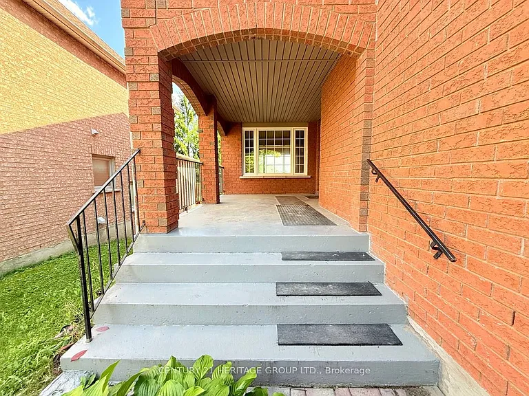162 Widdifield Ave — Photo 2