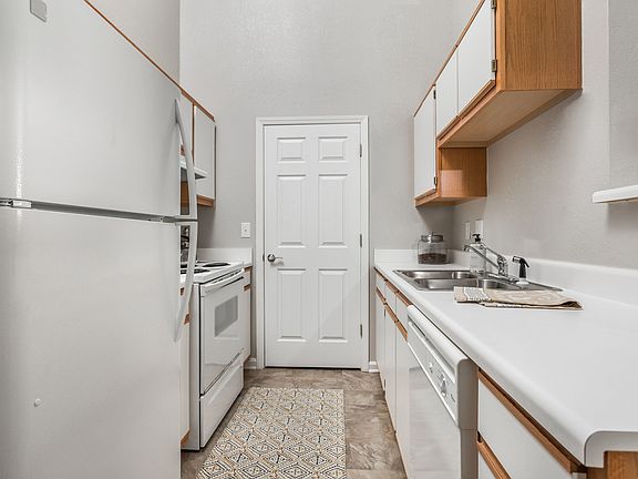 Kitchen Side View - Lenoxplace Apartments