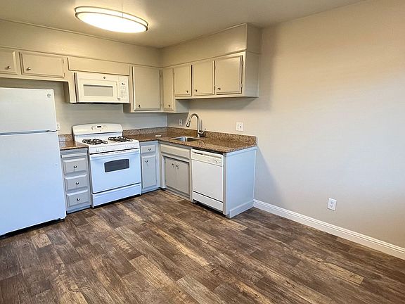 3rd image of 5971 Lake Crest Way APT 25