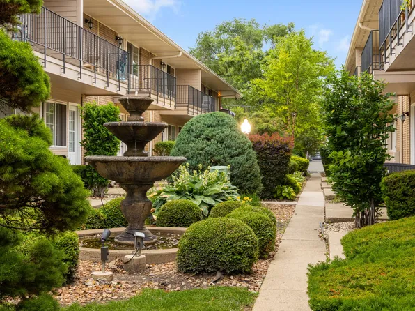 Courts of the Fountains, 8638-56 W Golf Rd, Des Plaines, IL 60016
