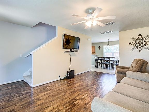 4th image of 17630 Hoover Gardens Dr