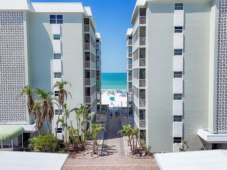 1250 N Portofino Dr #303 — Photo 44