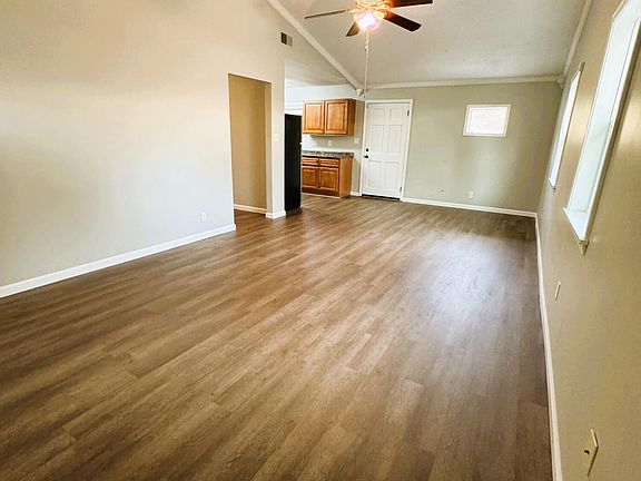 3rd image of 1055 E Skyline Dr