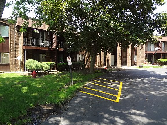 3rd image of 31 Washington Blvd APT 103