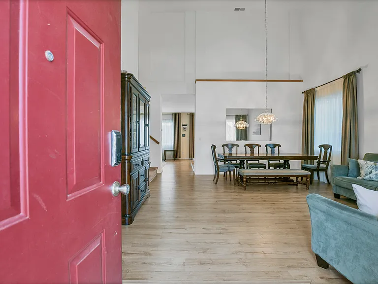 823 Springhaven Dr — Photo 3
