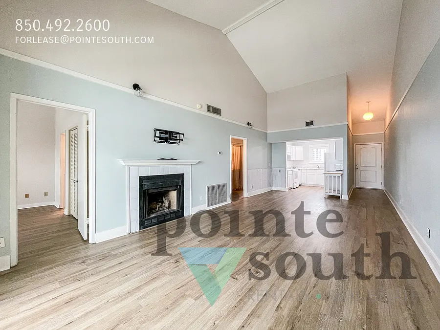 Unfurnished - Waterfront Condo! — Photo 2