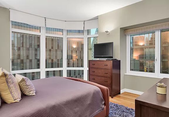 4th image of 555 W 59th St APT 18B