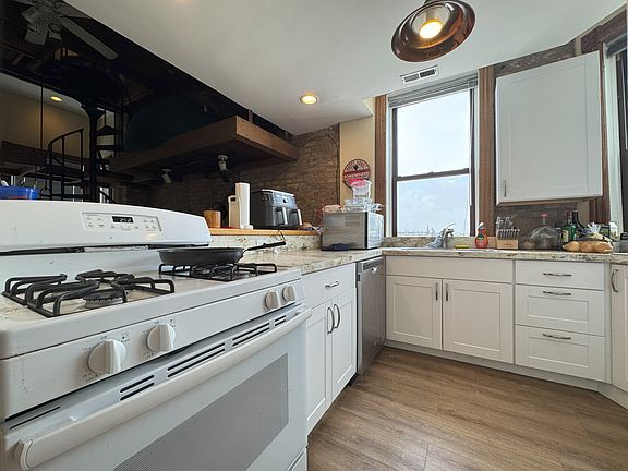 3rd image of 1967 N Halsted St Ste 4