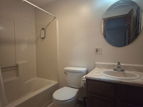 4th image of 20 Eastview Ct #5