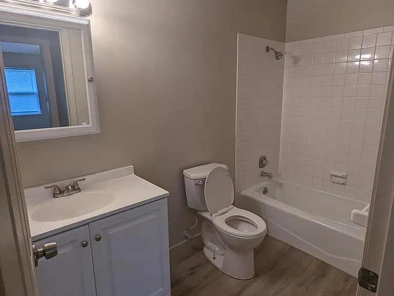 2908 Lawnridge Ct #B — Photo 7