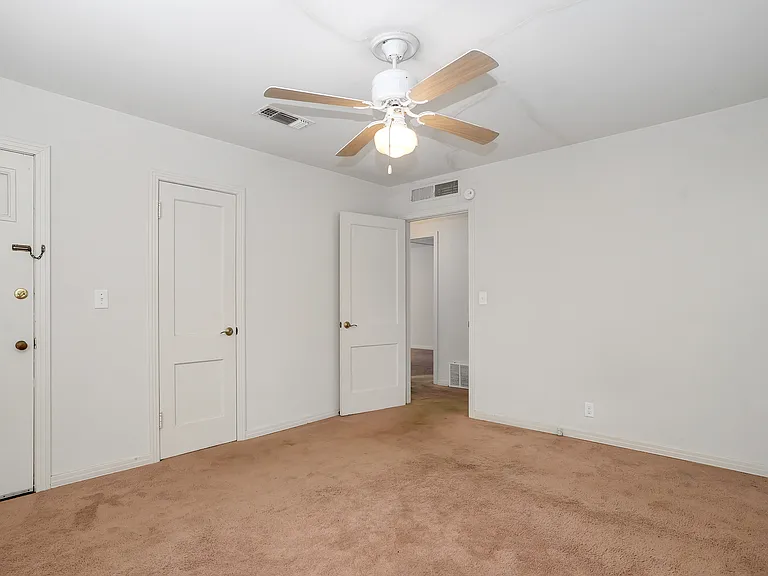 5832 Locke Ave — Photo 6