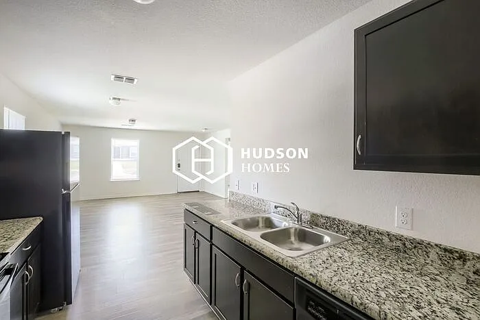 1110 Jones St — Photo 6