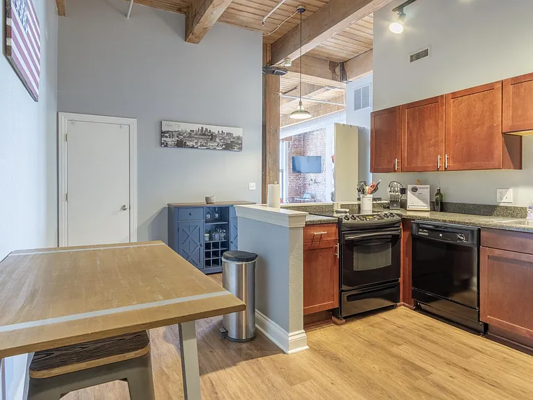 308 W 8th St #516 — Photo 8