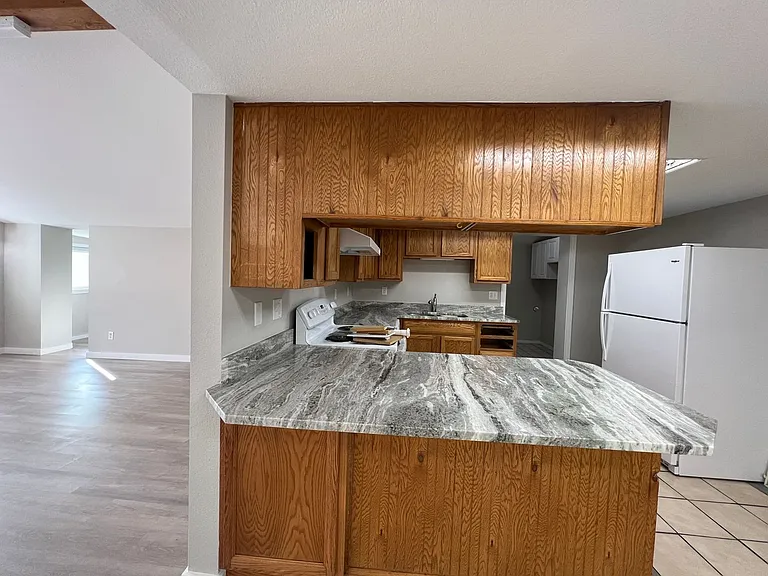 2100 S 11th Ave — Photo 6