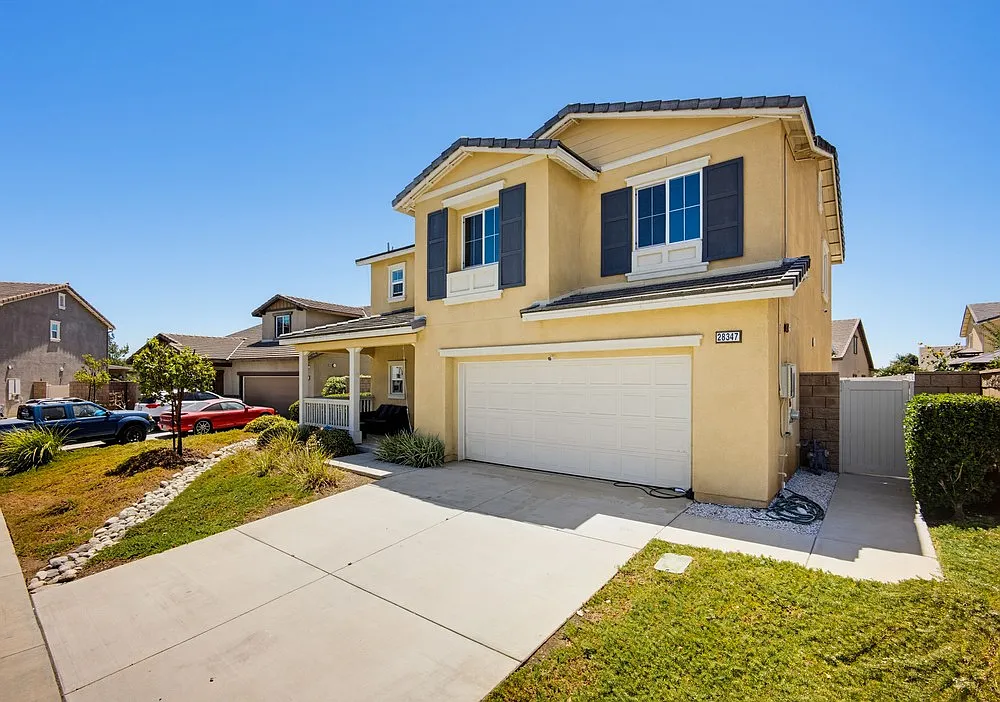 3 bed, 2212 sqft, $3,800 — Photo 3