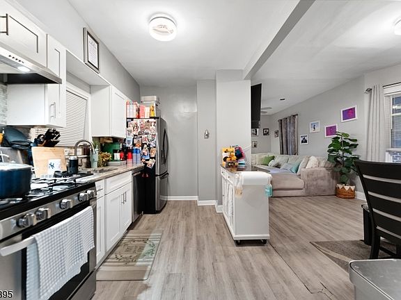 5th image of 132 Jerome Pl