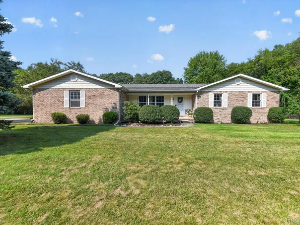2364 Northwood Pl, Brighton, MI 48114