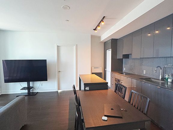 5th image of 7 Grenville St #2711