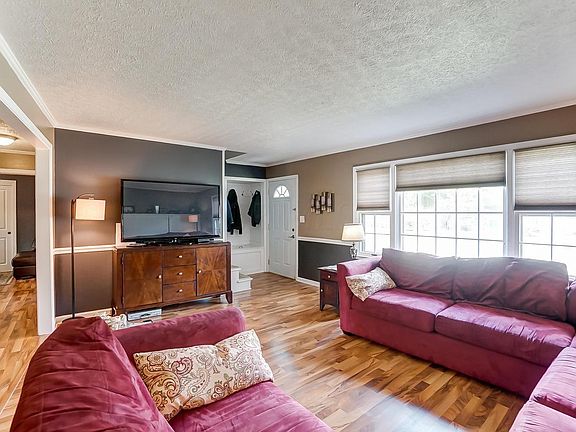 4th image of 7585 Burkey Ave