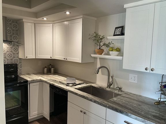 3rd image of 270 SW South River Dr APT 204