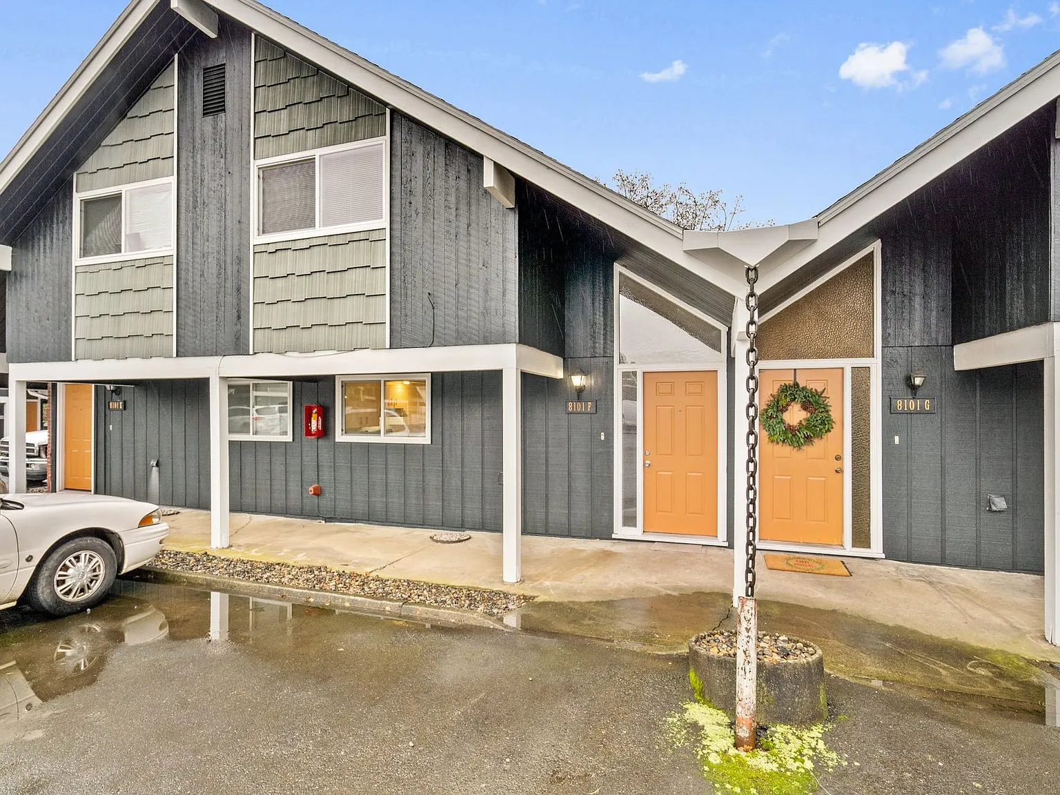 Chalet Villa Apartments — Photo 2