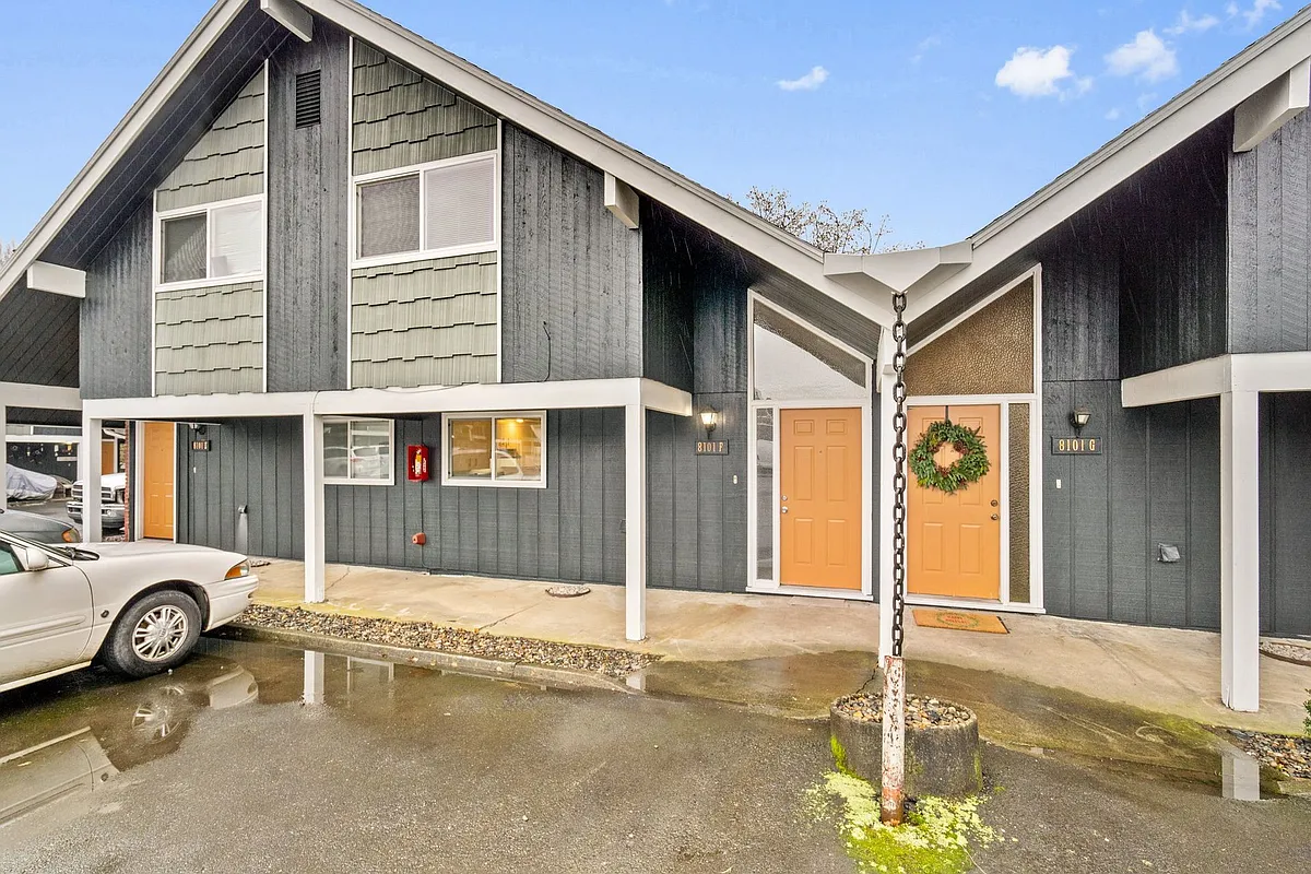 Building Photo - Chalet Villa Apartments